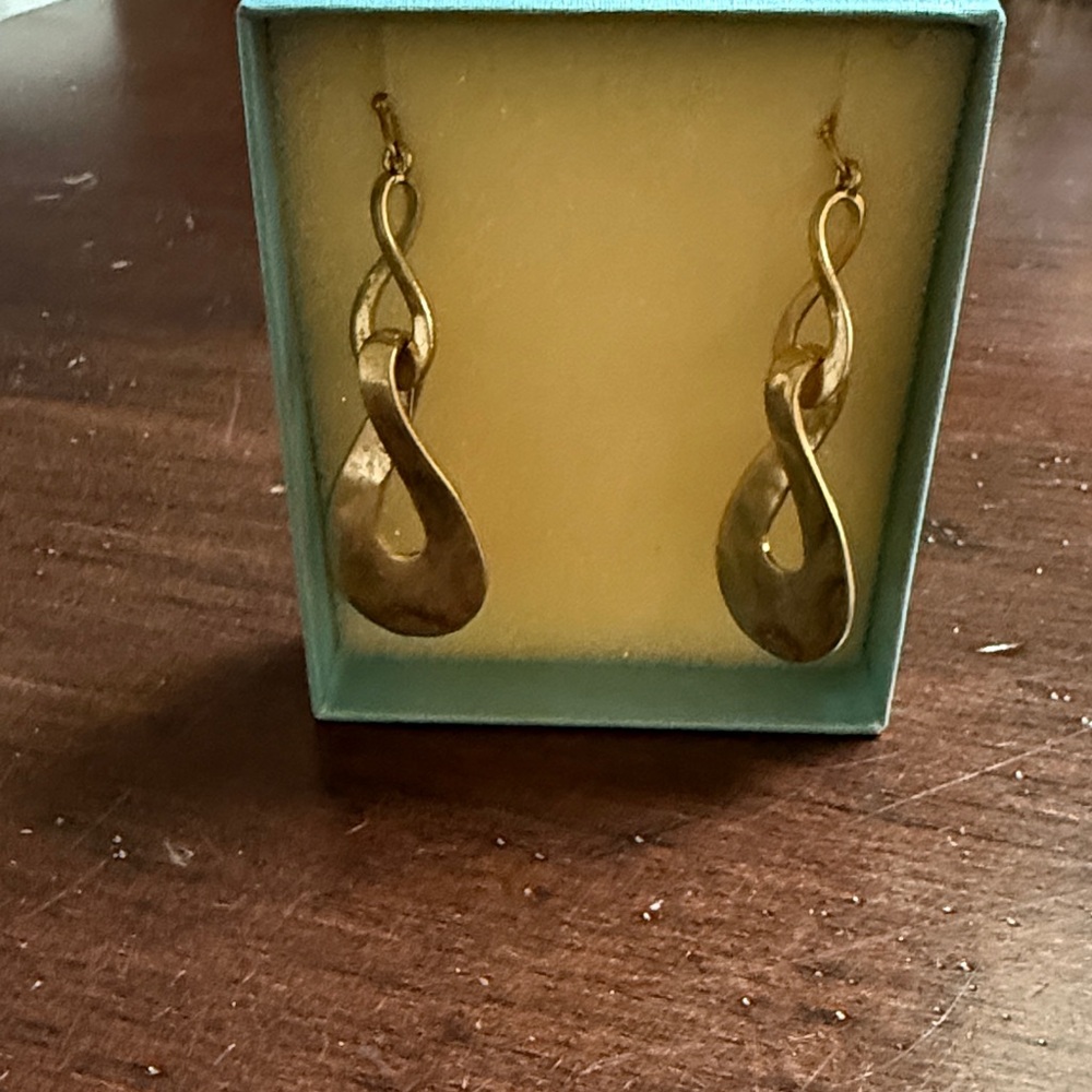 Elegant Gold Drop Earrings